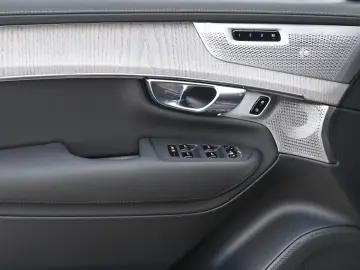 VOLVO XC90 T8 AWD Ultra Dark Recharge Plug-In Hybrid