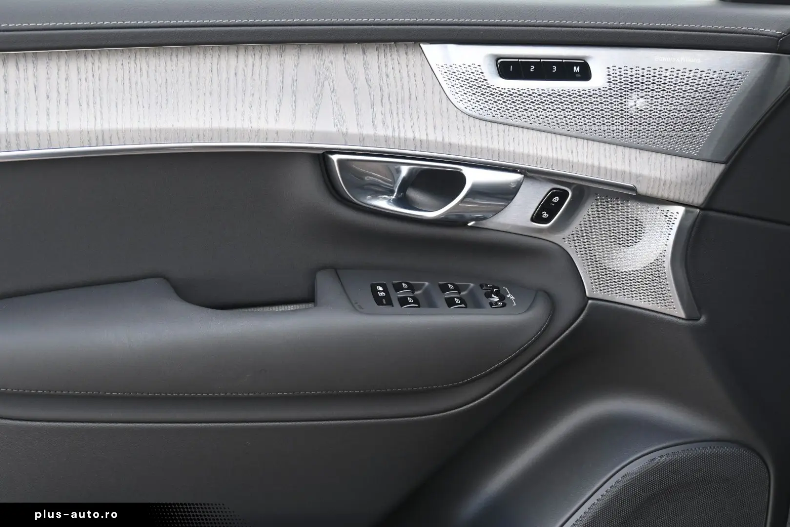 VOLVO XC90 T8 AWD Ultra Dark Recharge Plug-In Hybrid
