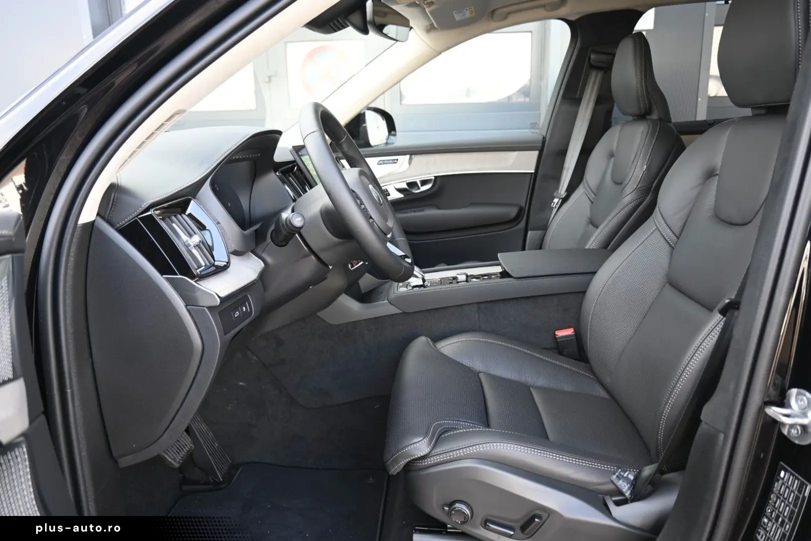 VOLVO XC90 T8 AWD Ultra Dark Recharge Plug-In Hybrid