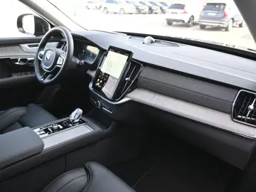 VOLVO XC90 T8 AWD Ultra Dark Recharge Plug-In Hybrid