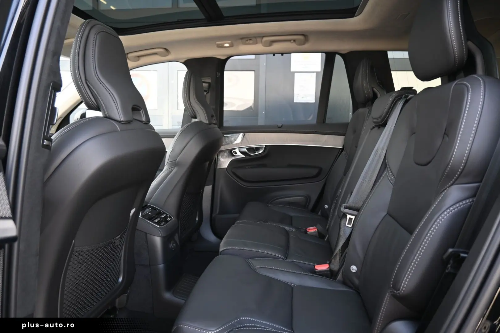 VOLVO XC90 T8 AWD Ultra Dark Recharge Plug-In Hybrid