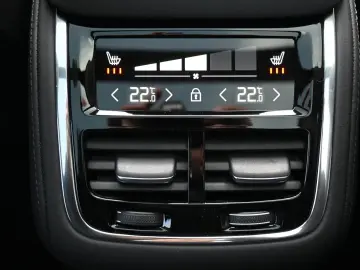 VOLVO XC90 T8 AWD Ultra Dark Recharge Plug-In Hybrid