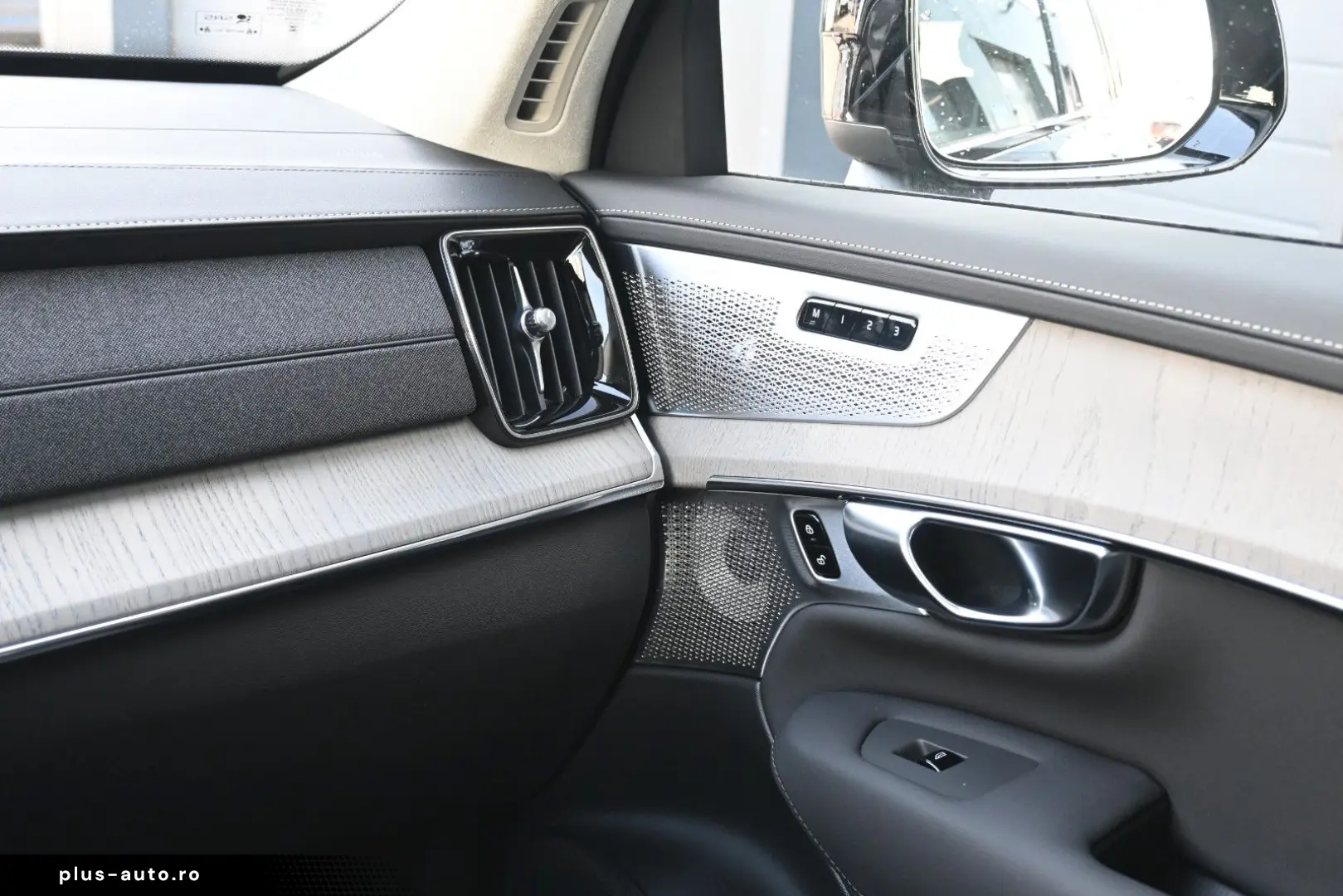 VOLVO XC90 T8 AWD Ultra Dark Recharge Plug-In Hybrid