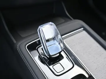 VOLVO XC90 T8 AWD Ultra Dark Recharge Plug-In Hybrid
