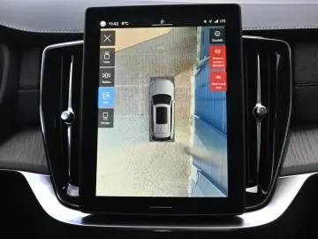 VOLVO XC90 T8 AWD Ultra Dark Recharge Plug-In Hybrid