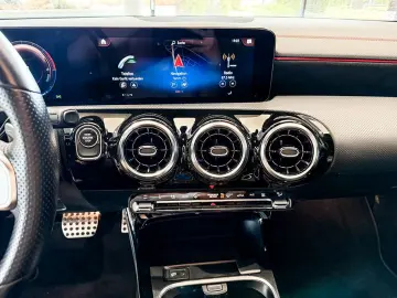 MERCEDES-BENZ CLA 250 e AMGLi NIGHT LED MBUX KAMERA KLIMA