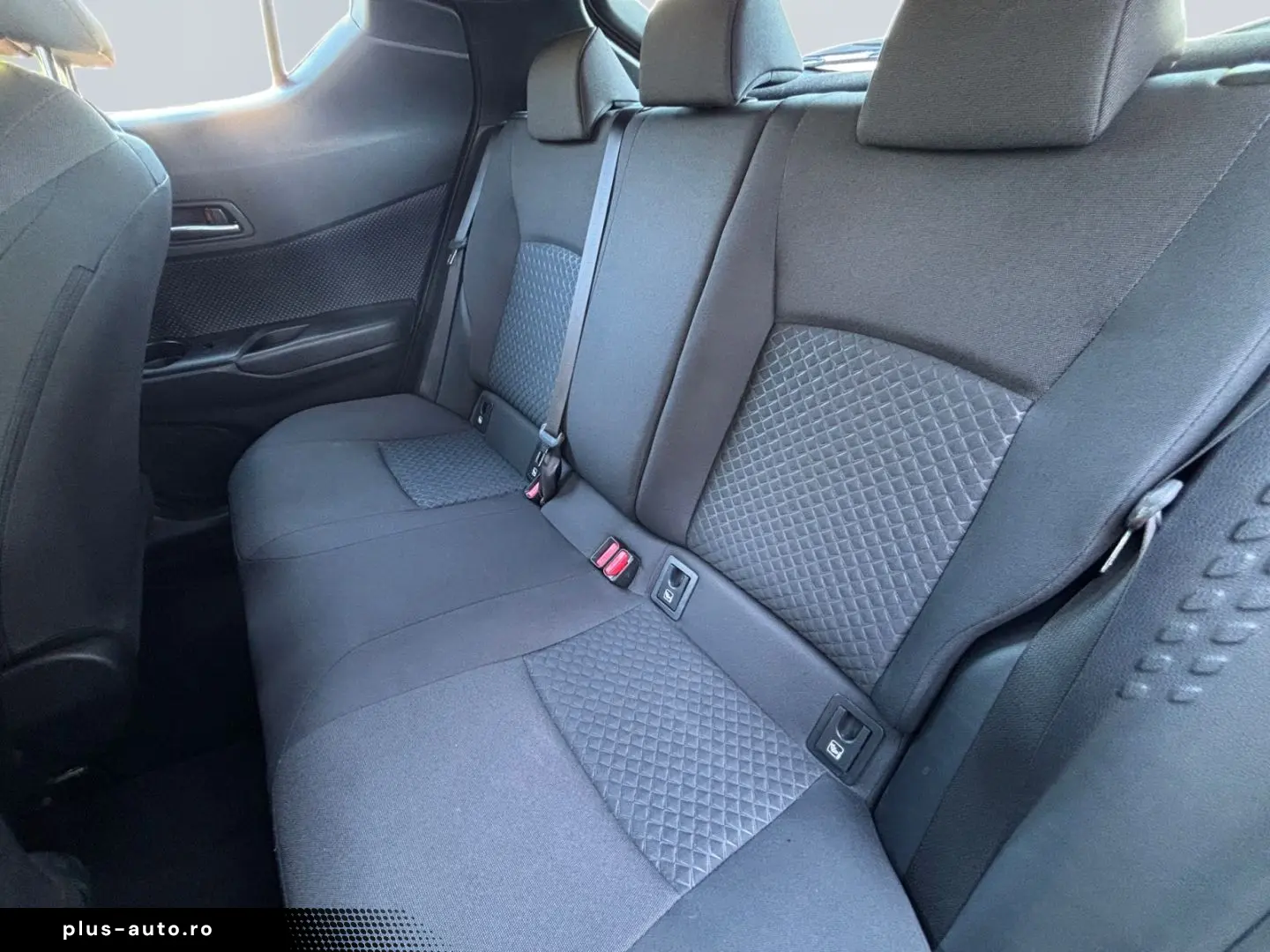 TOYOTA C-HR 1.8 Hybrid Flow  LED ACC Kamera CarPlay DAB