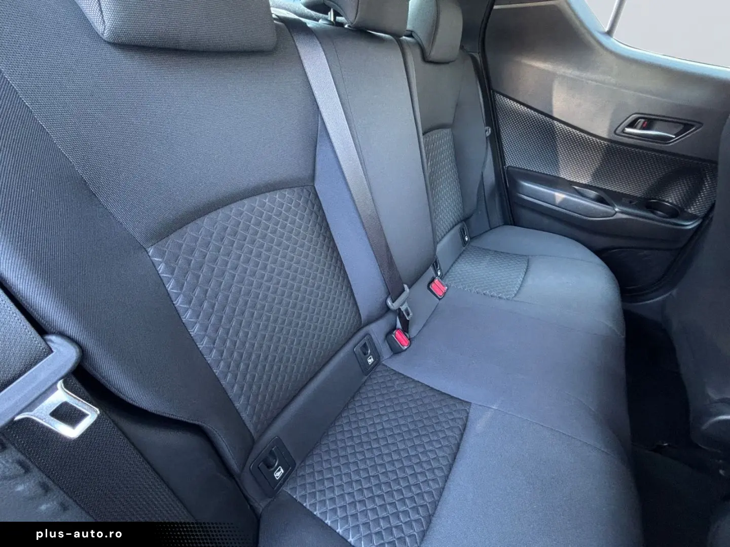 TOYOTA C-HR 1.8 Hybrid Flow  LED ACC Kamera CarPlay DAB