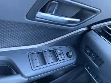 TOYOTA C-HR 1.8 Hybrid Flow  LED ACC Kamera CarPlay DAB