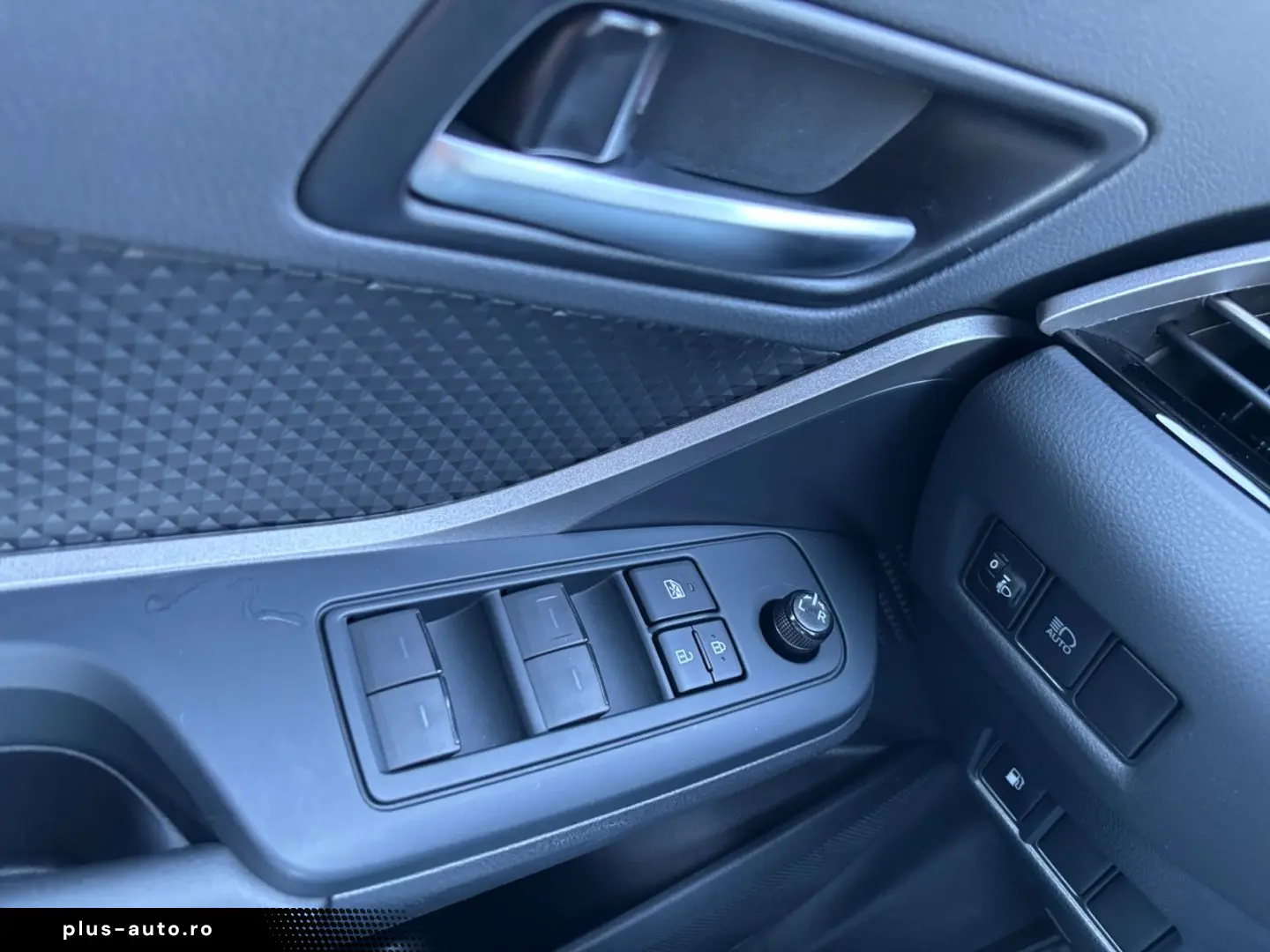 TOYOTA C-HR 1.8 Hybrid Flow  LED ACC Kamera CarPlay DAB