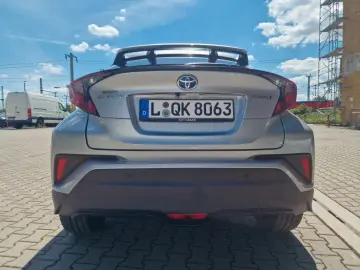 TOYOTA C-HR Hybrid Team D Tüv Neu