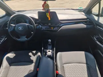 TOYOTA C-HR Hybrid Team D Tüv Neu