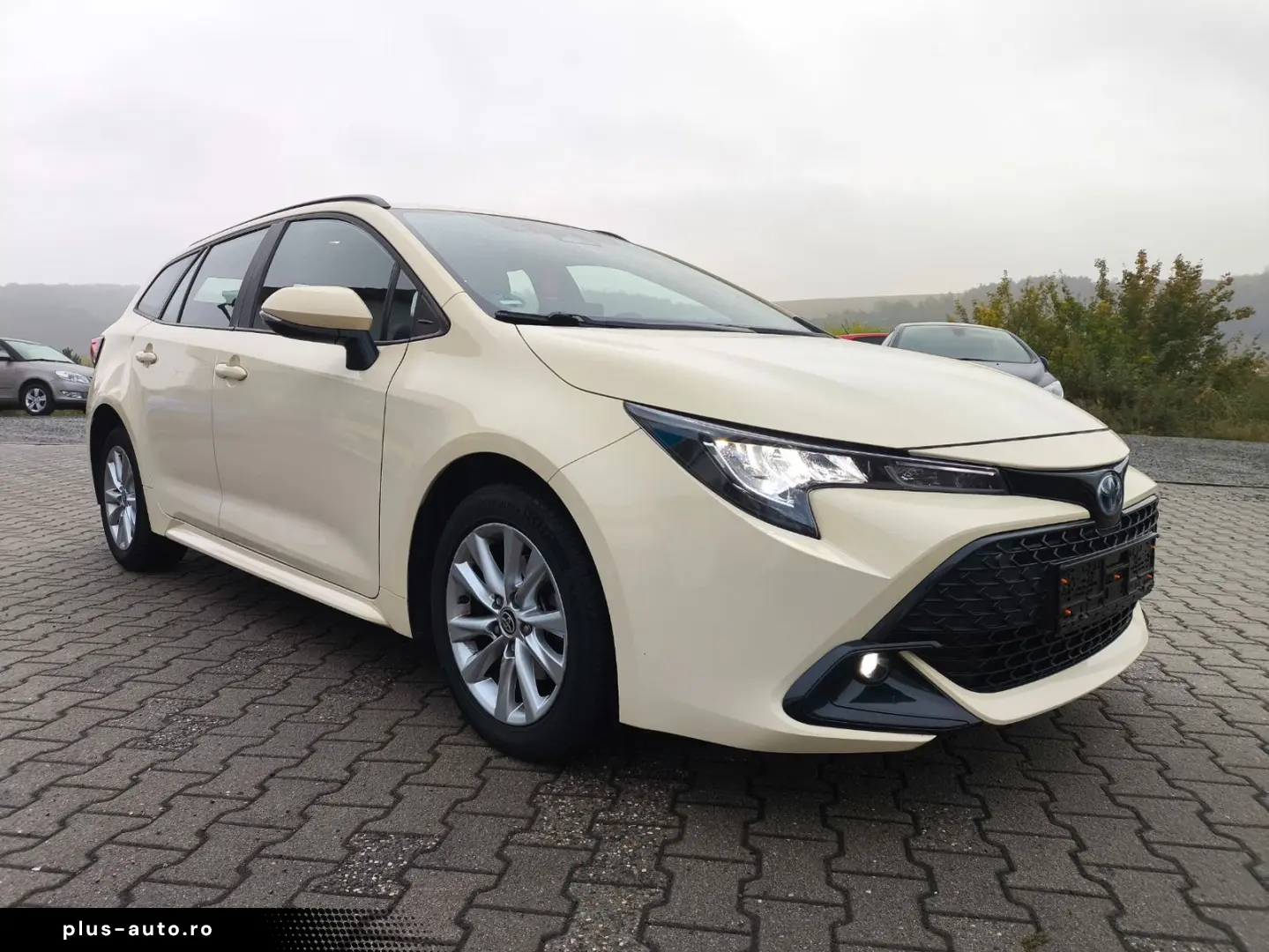 TOYOTA Corolla Touring Sports 1.8 VVT i-Hybrid Business