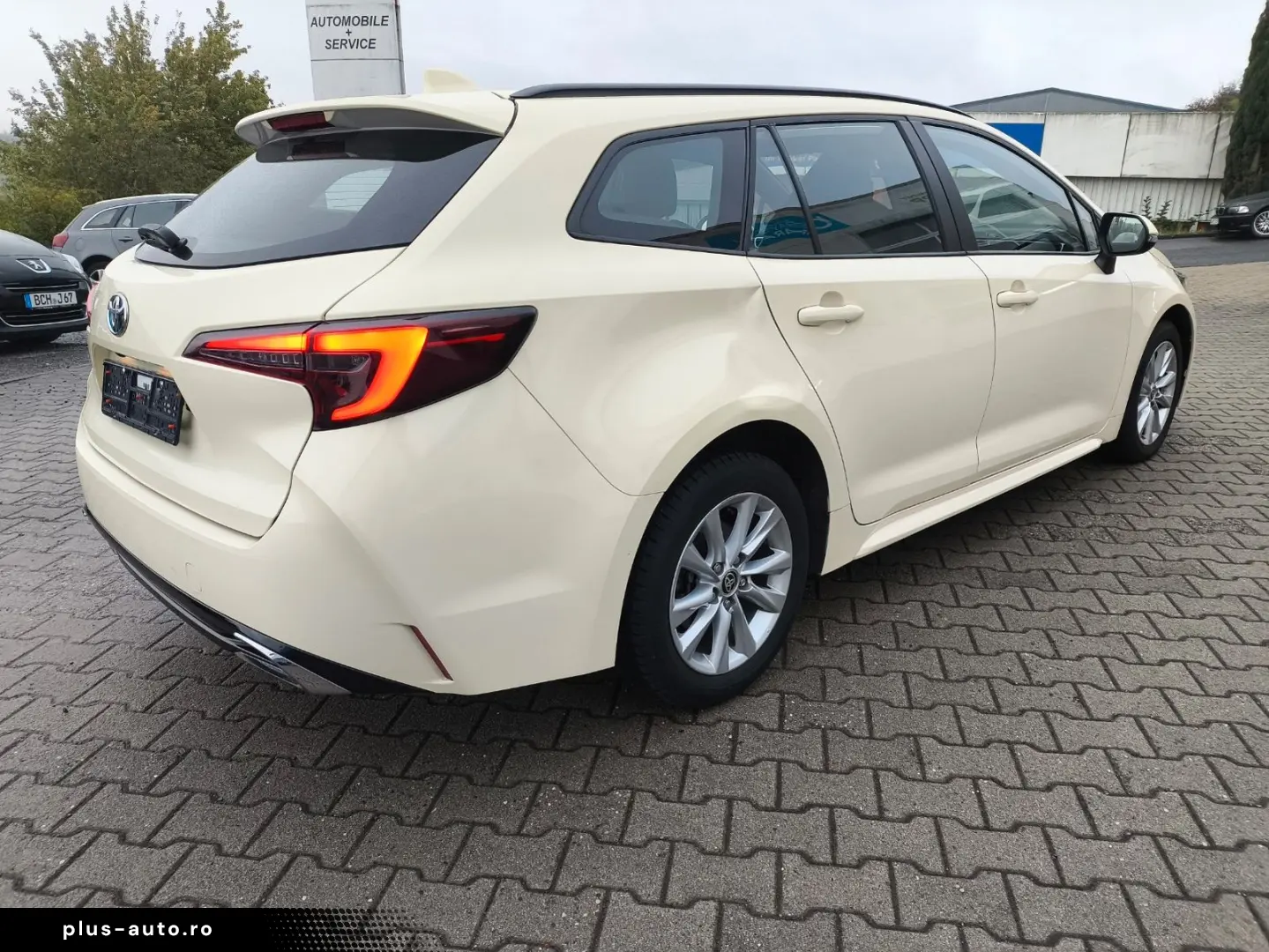 TOYOTA Corolla Touring Sports 1.8 VVT i-Hybrid Business