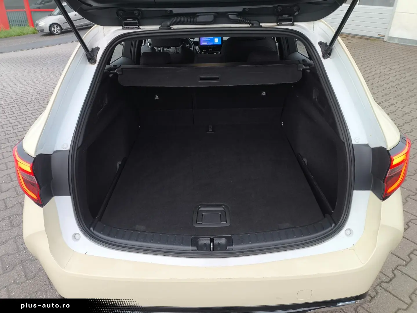 TOYOTA Corolla Touring Sports 1.8 VVT i-Hybrid Business