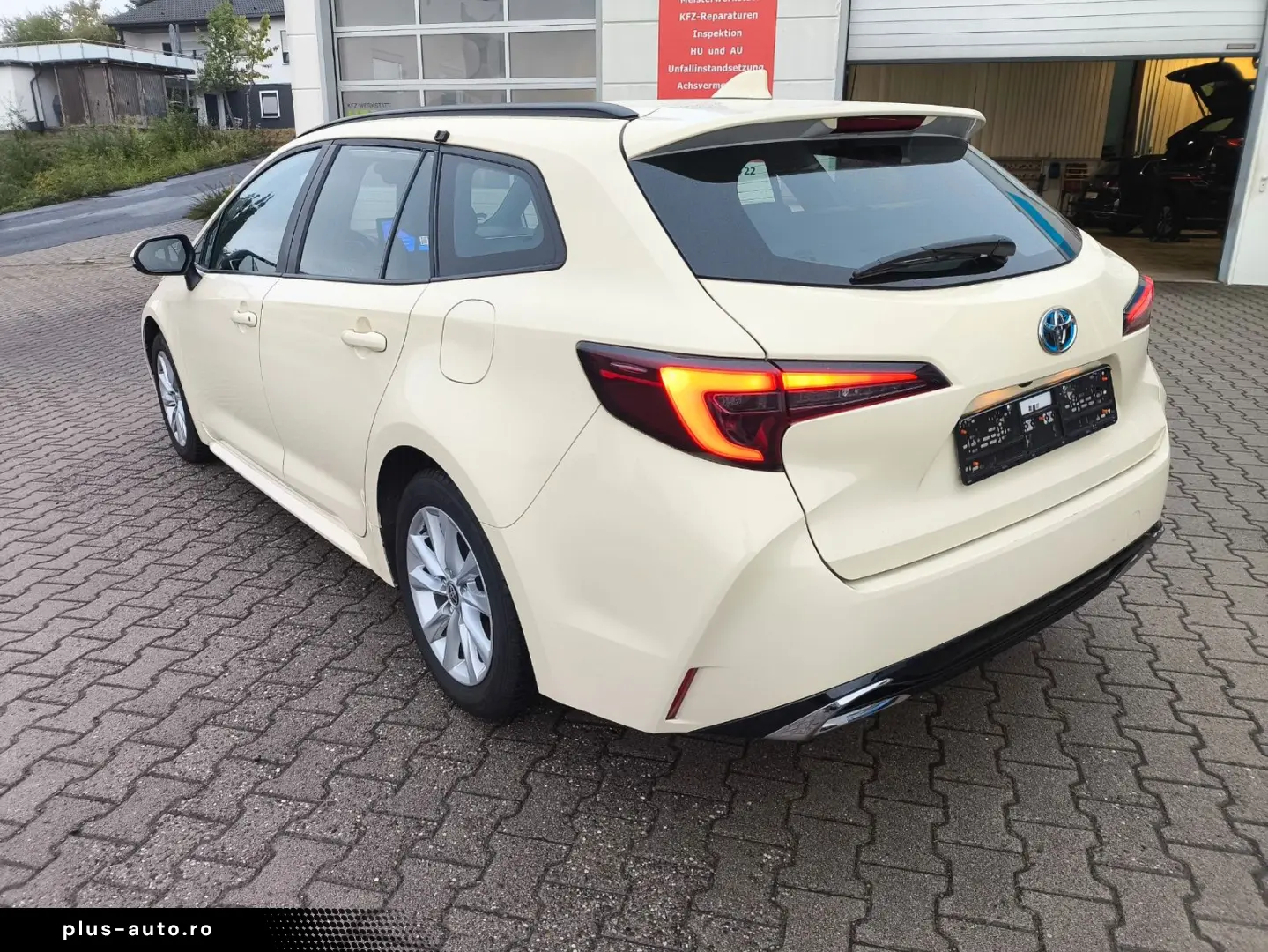 TOYOTA Corolla Touring Sports 1.8 VVT i-Hybrid Business