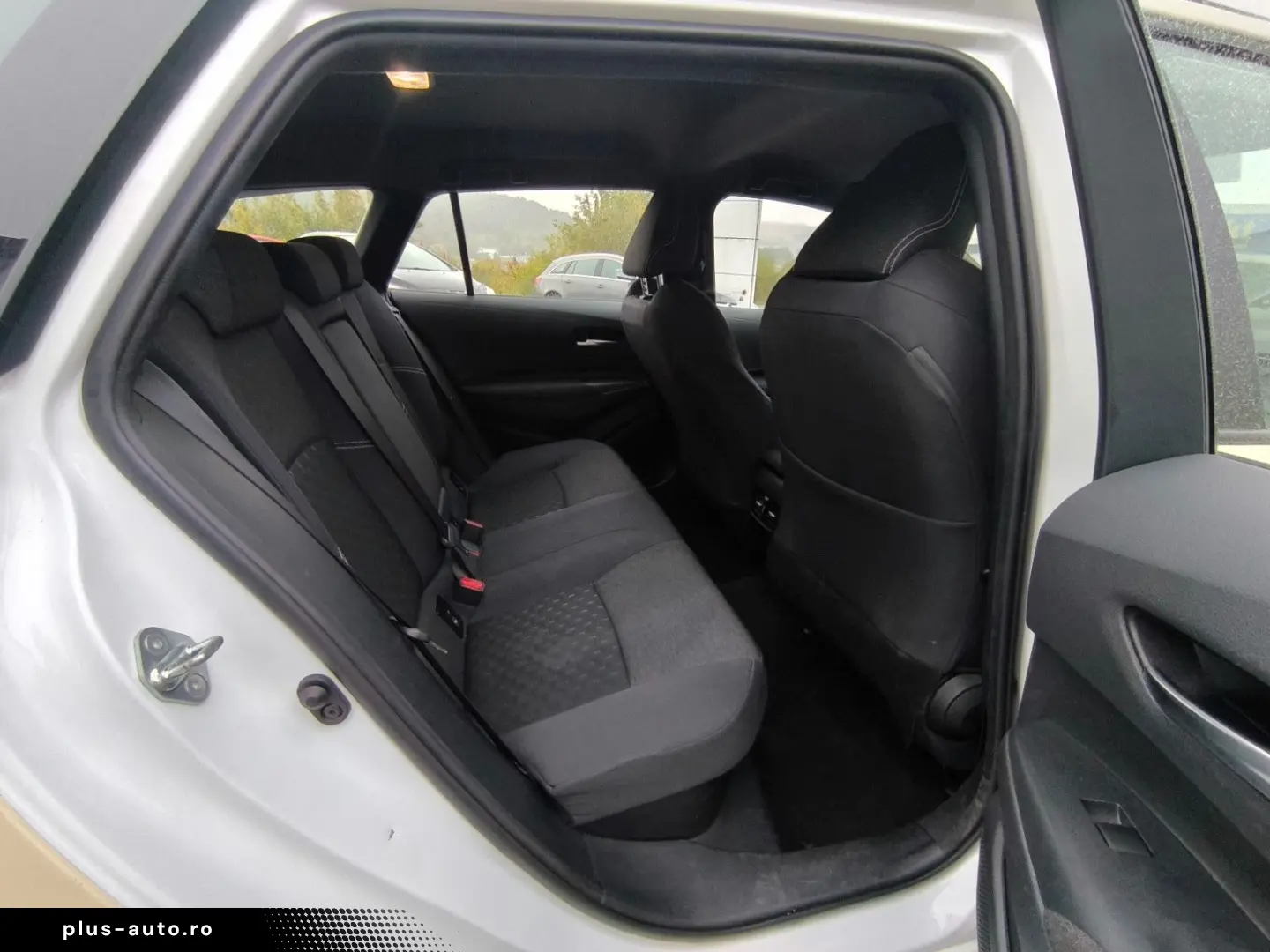 TOYOTA Corolla Touring Sports 1.8 VVT i-Hybrid Business