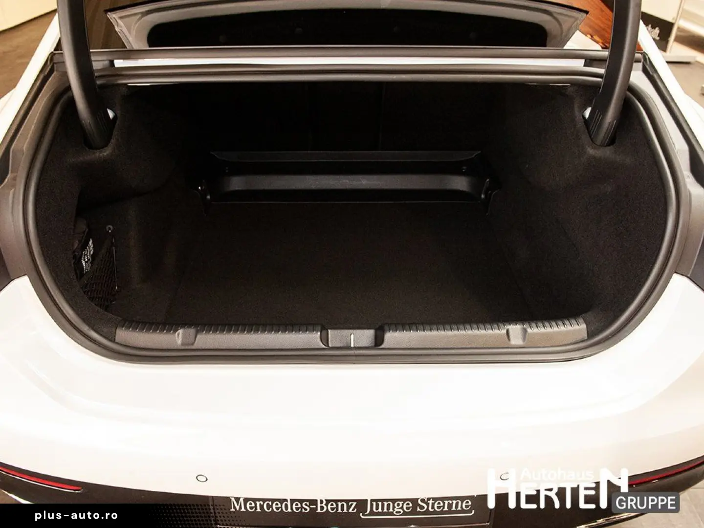 MERCEDES-BENZ EQE 300 EDITION AMG NIGHT PANO HUD 20  AHK 360