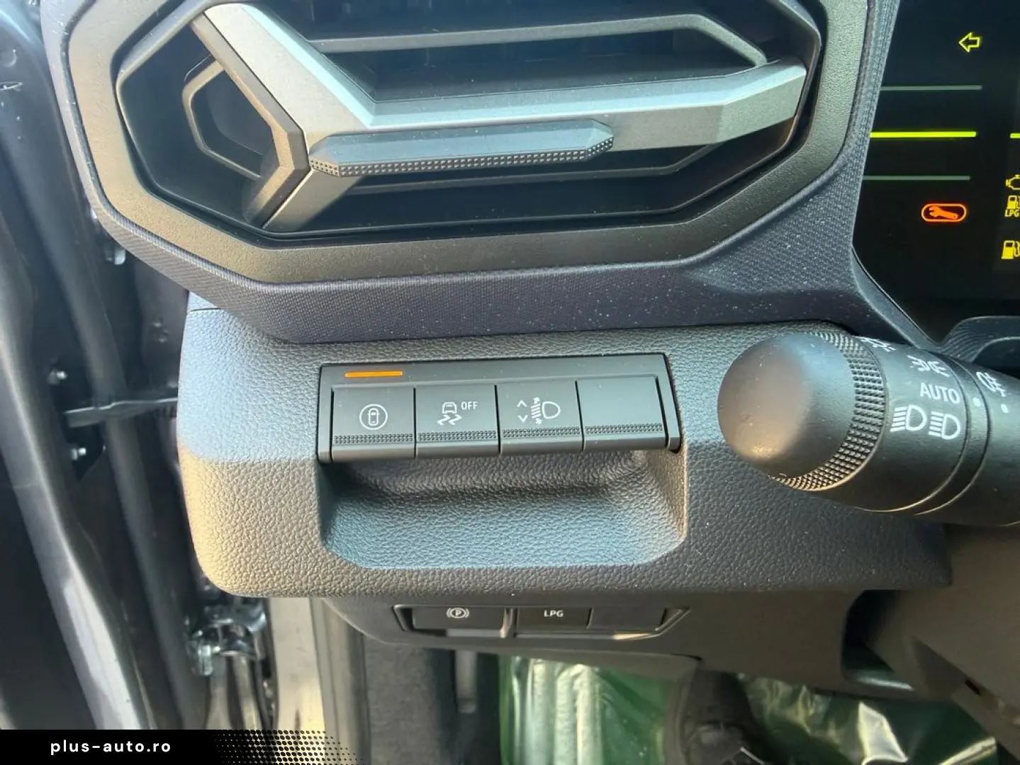 Dacia Duster 4x4 TRIBRID