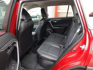 TOYOTA RAV 4 2.5 Hybrid Lounge Allrad 5J Garantie