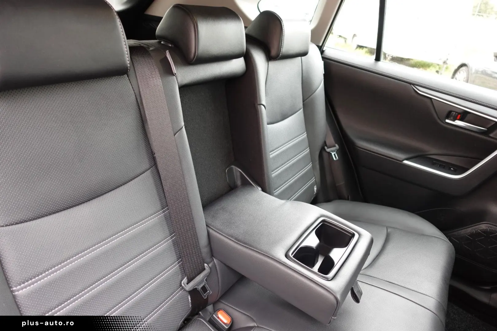 TOYOTA RAV 4 2.5 Hybrid Lounge Allrad 5J Garantie