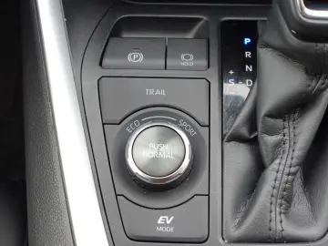 TOYOTA RAV 4 2.5 Hybrid Lounge Allrad 5J Garantie