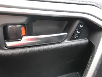 TOYOTA RAV 4 2.5 Hybrid Lounge Allrad 5J Garantie