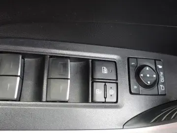 TOYOTA RAV 4 2.5 Hybrid Lounge Allrad 5J Garantie