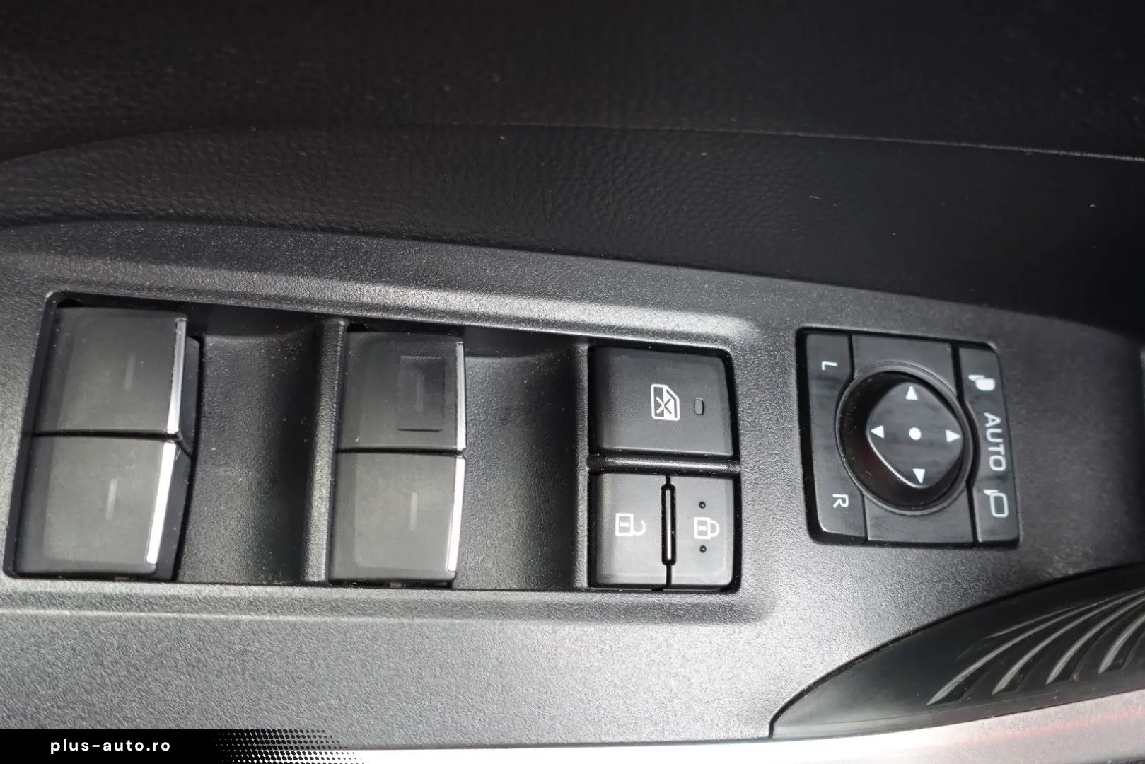 TOYOTA RAV 4 2.5 Hybrid Lounge Allrad 5J Garantie
