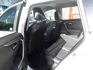 TOYOTA RAV 4 2.5 Hybrid Lounge Allrad 5J Garantie
