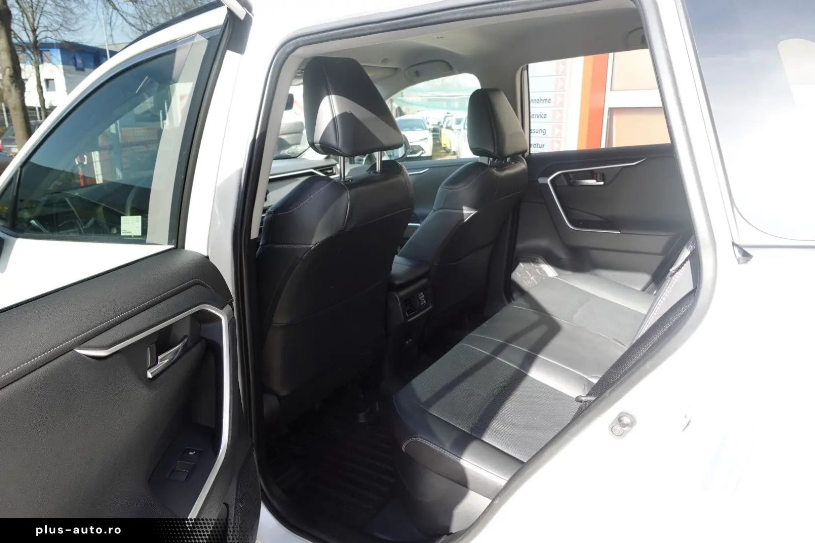 TOYOTA RAV 4 2.5 Hybrid Lounge Allrad 5J Garantie