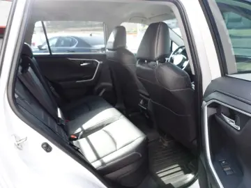 TOYOTA RAV 4 2.5 Hybrid Lounge Allrad 5J Garantie