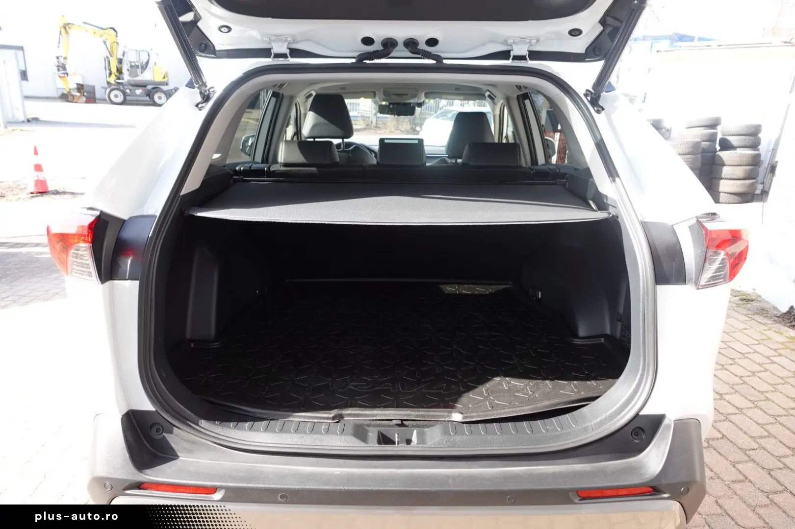 TOYOTA RAV 4 2.5 Hybrid Lounge Allrad 5J Garantie