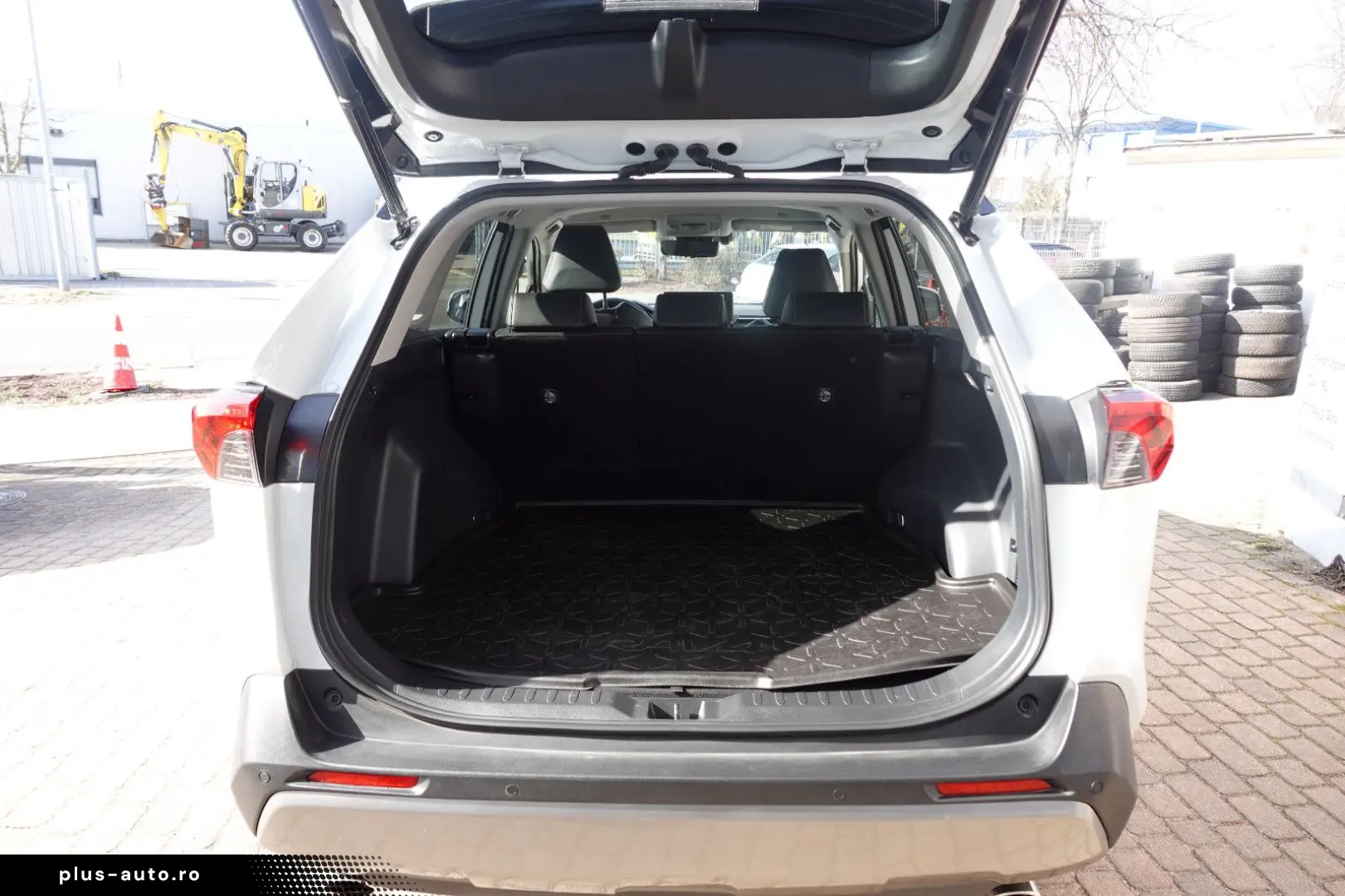 TOYOTA RAV 4 2.5 Hybrid Lounge Allrad 5J Garantie
