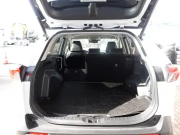 TOYOTA RAV 4 2.5 Hybrid Lounge Allrad 5J Garantie