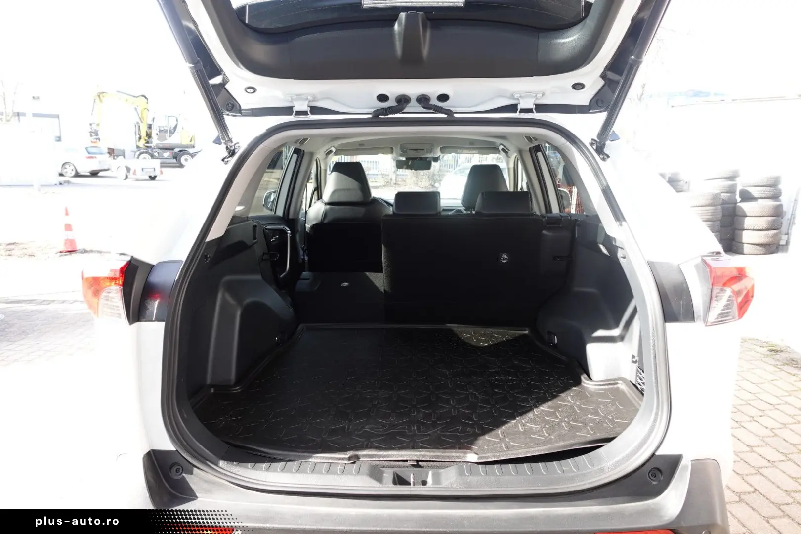 TOYOTA RAV 4 2.5 Hybrid Lounge Allrad 5J Garantie