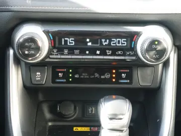 TOYOTA RAV 4 2.5 Hybrid Lounge Allrad 5J Garantie