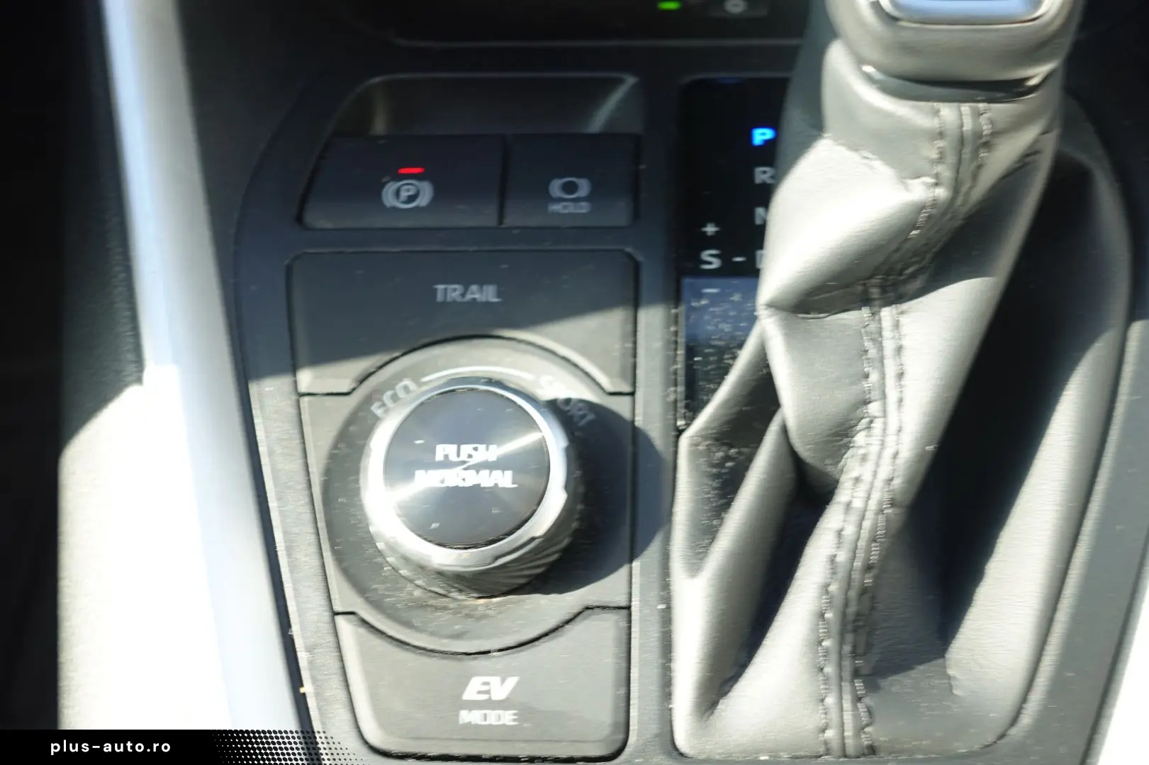 TOYOTA RAV 4 2.5 Hybrid Lounge Allrad 5J Garantie