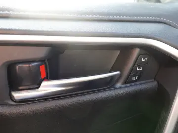 TOYOTA RAV 4 2.5 Hybrid Lounge Allrad 5J Garantie