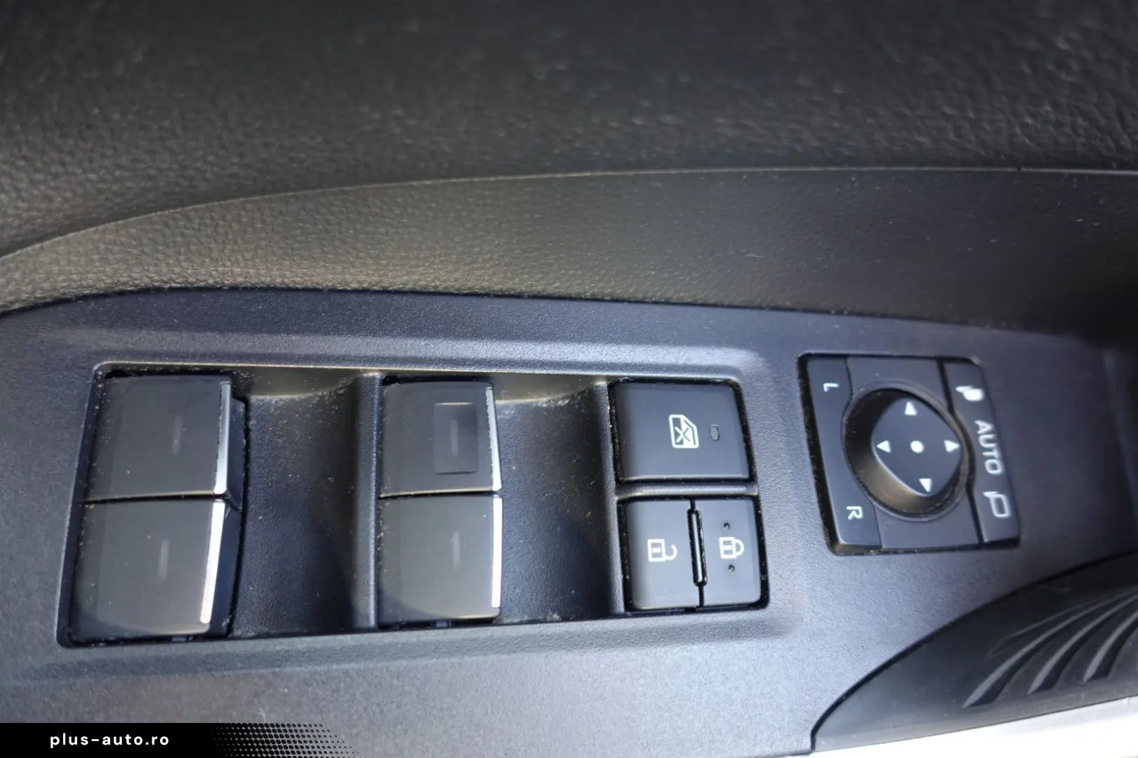 TOYOTA RAV 4 2.5 Hybrid Lounge Allrad 5J Garantie