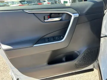 TOYOTA RAV 4 Hybrid 4x4 Style Selection Navi Soundsyste