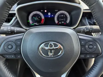 TOYOTA Corolla Cross 2.0 Hybrid AWD Lounge  Pano 360 JB