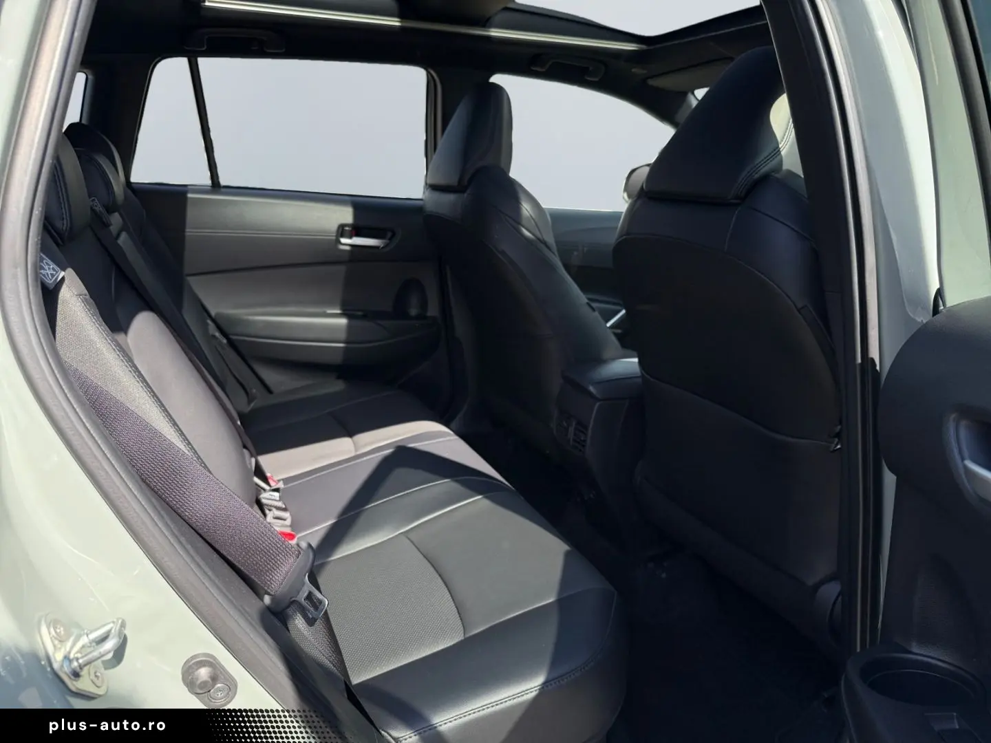 TOYOTA Corolla Cross 2.0 Hybrid AWD Lounge  Pano 360 JB
