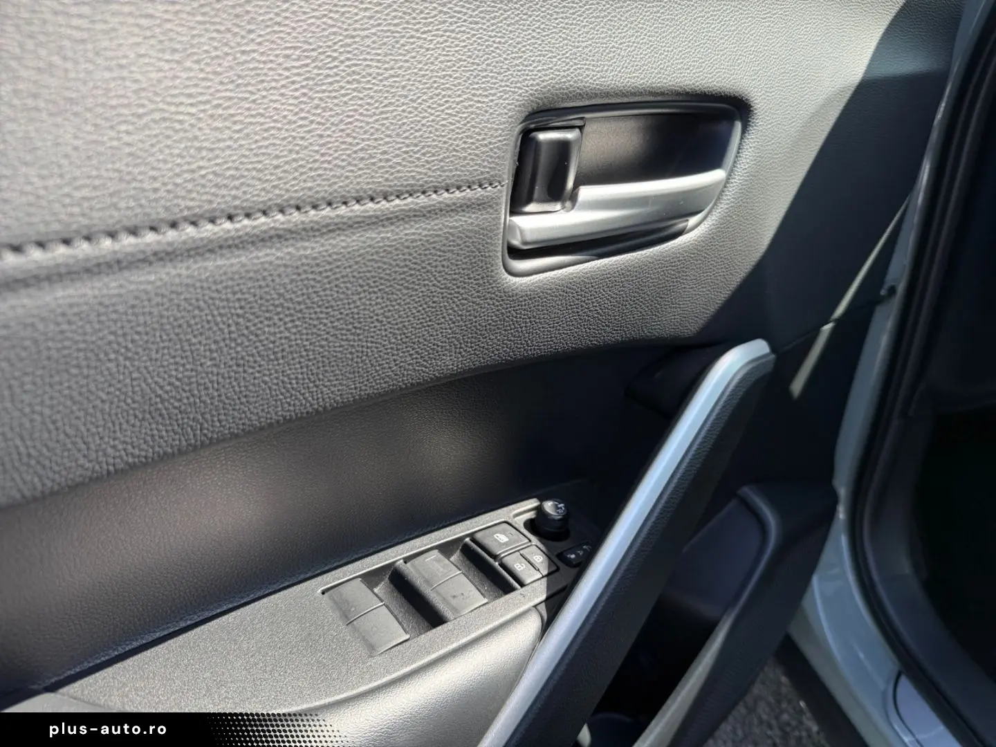 TOYOTA Corolla Cross 2.0 Hybrid AWD Lounge  Pano 360 JB