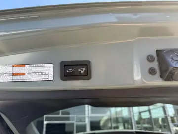 TOYOTA Corolla Cross 2.0 Hybrid AWD Lounge  Pano 360 JB