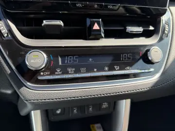 TOYOTA Corolla Cross 2.0 Hybrid AWD Lounge  Pano 360 JB