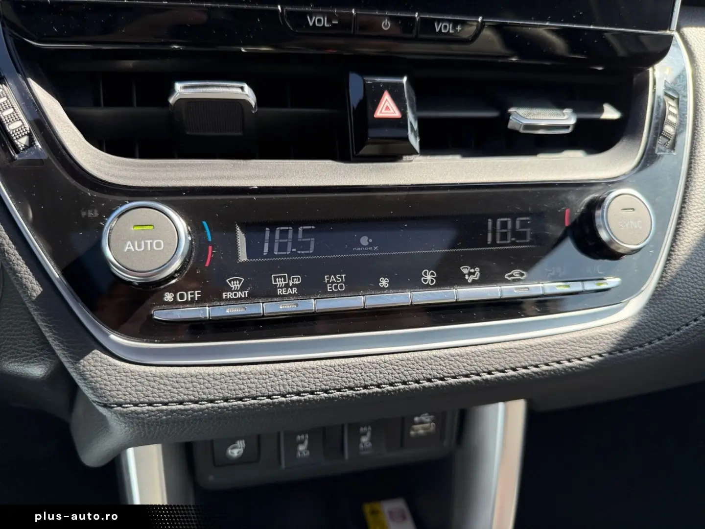 TOYOTA Corolla Cross 2.0 Hybrid AWD Lounge  Pano 360 JB
