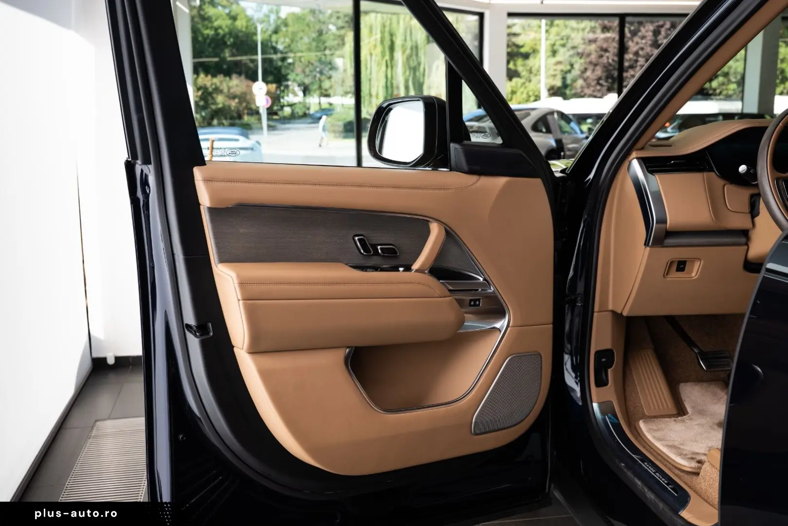 LAND ROVER Range Rover SV P615 Meridian 360 Massge Seats