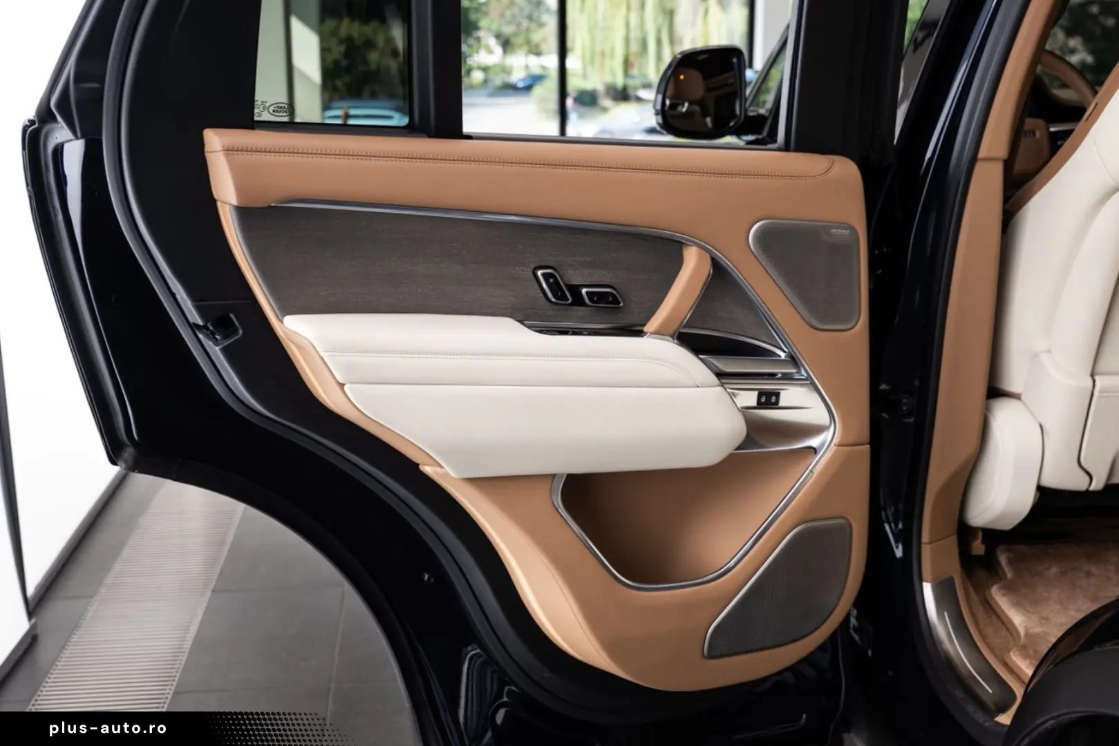 LAND ROVER Range Rover SV P615 Meridian 360 Massge Seats
