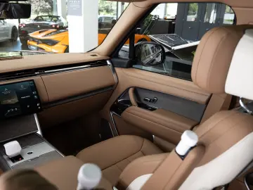 LAND ROVER Range Rover SV P615 Meridian 360 Massge Seats